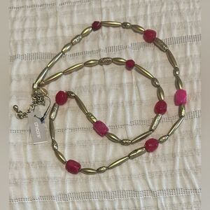 Chico’s Gold Tone Hot Pink Necklace Statement Agate Glass Lucite Beads